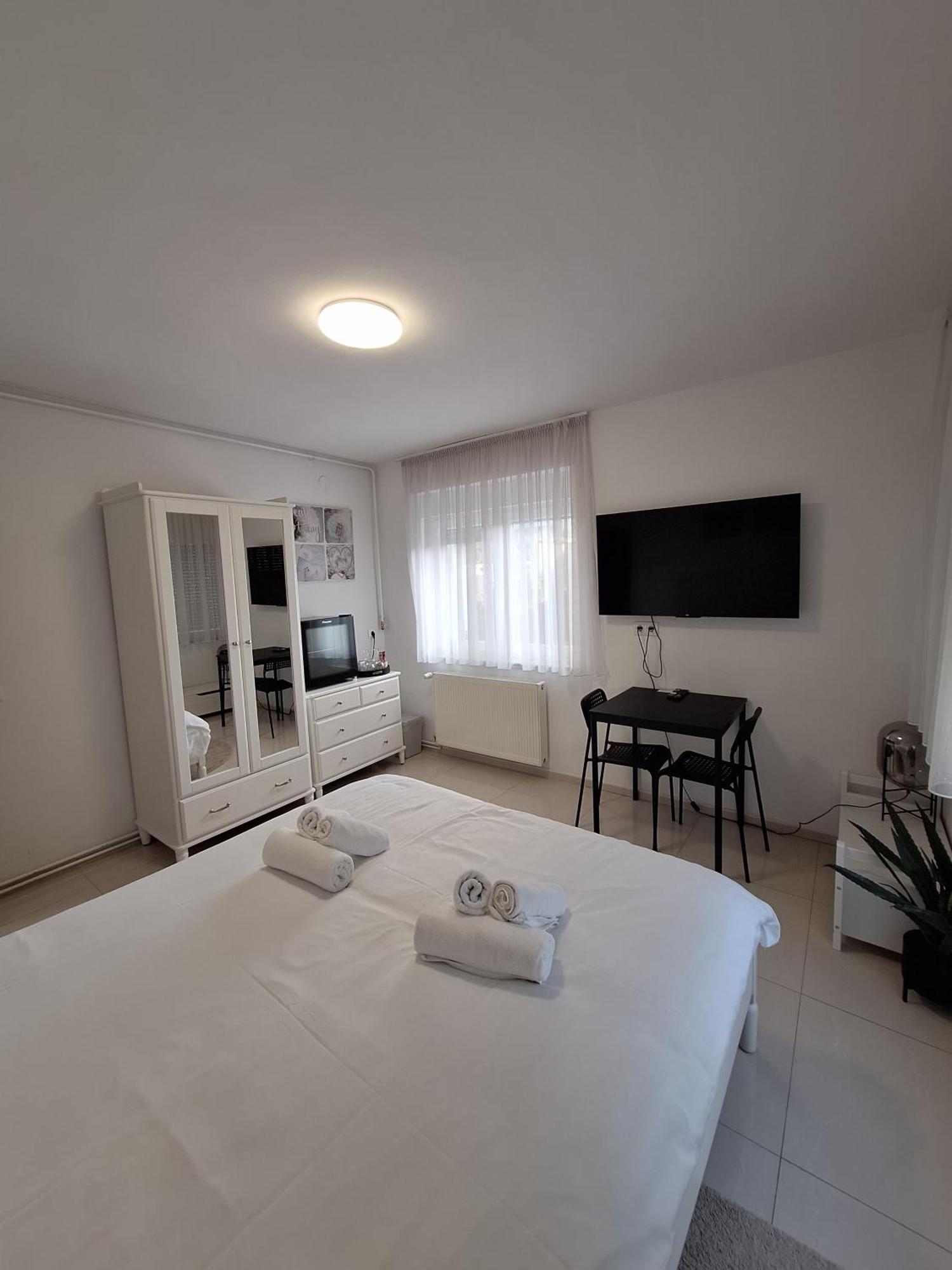 Comfort Rooms Remiza - Free Private Parking - Self Check-In Zagreb Extérieur photo