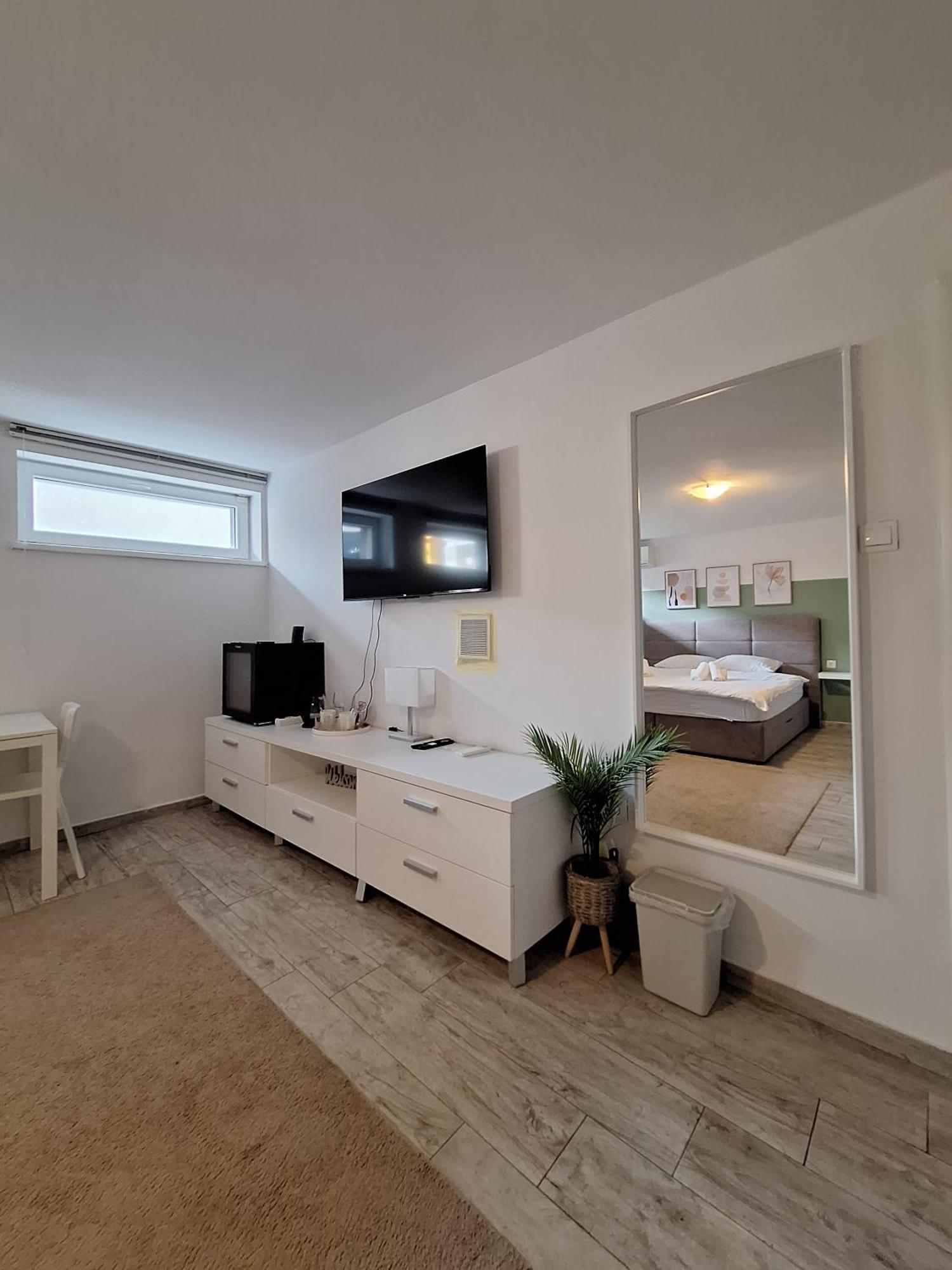 Comfort Rooms Remiza - Free Private Parking - Self Check-In Zagreb Extérieur photo